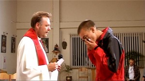 Uczczenie krzyża misyjnego podczas nabożeństwa